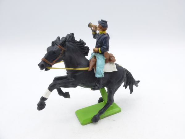Britains Deetail Union Army Soldier riding with trumpet - rare horse