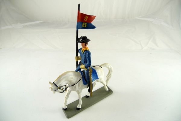 Starlux Union Army officer mounted, standard-bearer