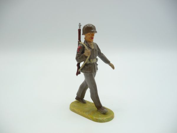 Elastolin 7 cm Swiss Armed Forces: Soldier marching, No. 9022, painting 2