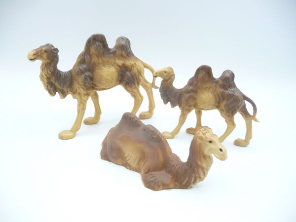 Camel family (3 figures) made of hard plastic - fits well to 7 cm figures