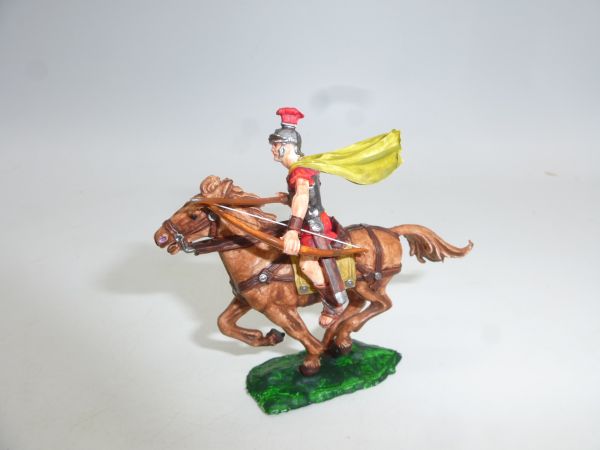 Roman on horseback with arrow + bow + cape - great 4 cm modification