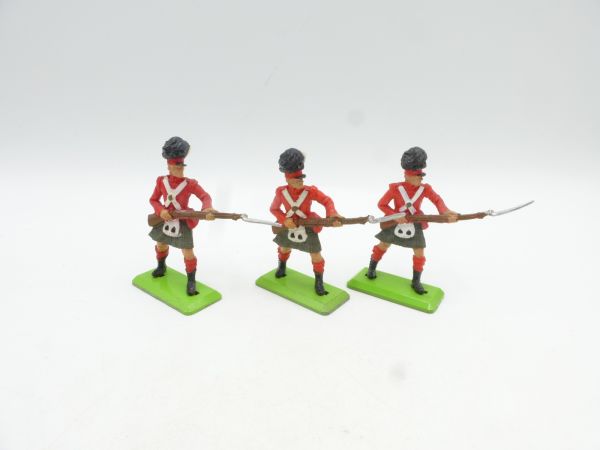 Britains Deetail 3 Waterloo soldiers, English / Scots with bayonet