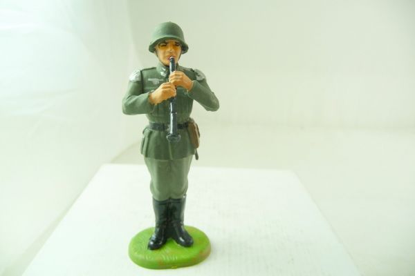 Elastolin 7 cm Deutsche Wehrmacht 1939: Soldat im Stand mit Klarinette