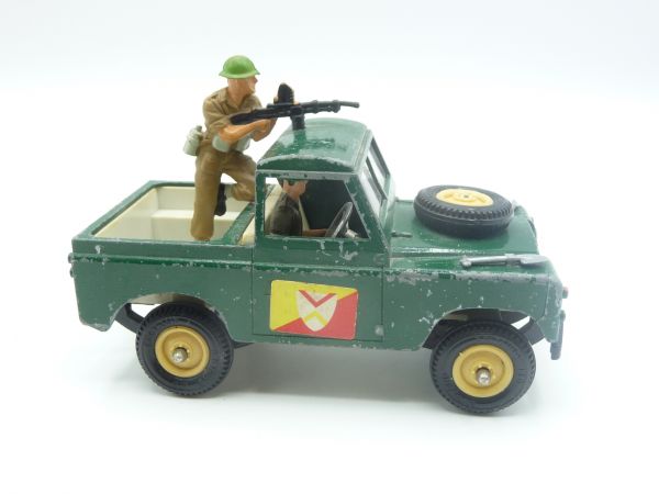 Britains Deetail Jeep with English soldiers - very used, see photos