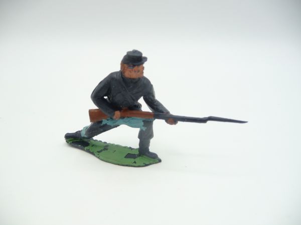 Timpo Toys Union Army soldier kneeling with bayonet