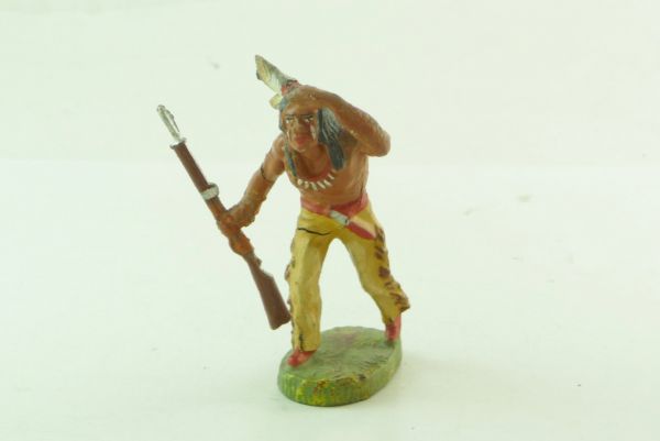 Elastolin Indian peering with rifle, trousers light ochre - good condition
