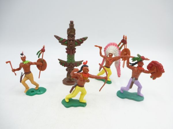 Group of Iroquois on foot with torture stake (4 figures)