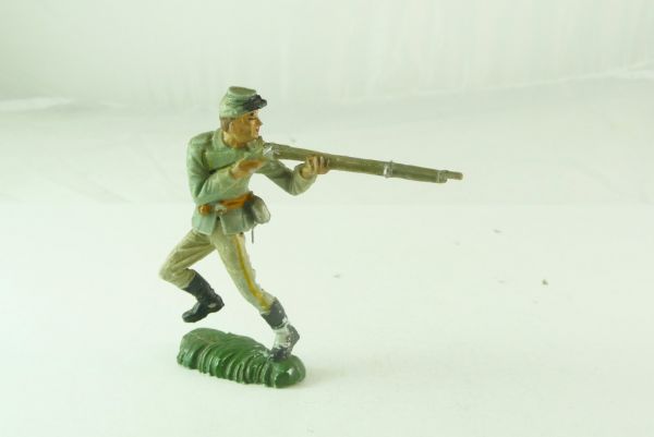 Nardi Soldier firing with rifle - early figure