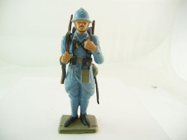 Starlux French soldier with rifle shouldered