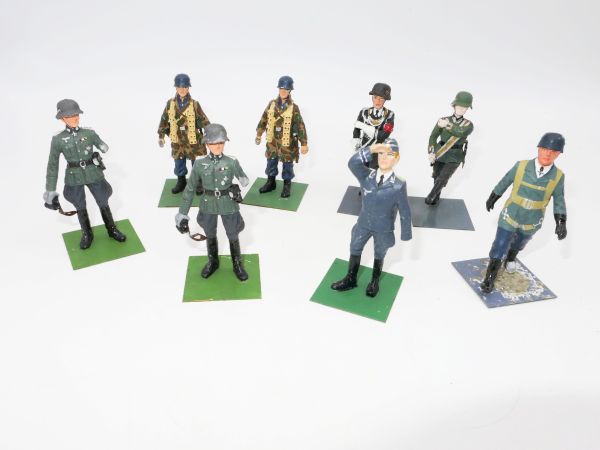Set of soldiers (8 figures) - with damage