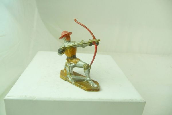 Starlux Archer kneeling - early figure, used