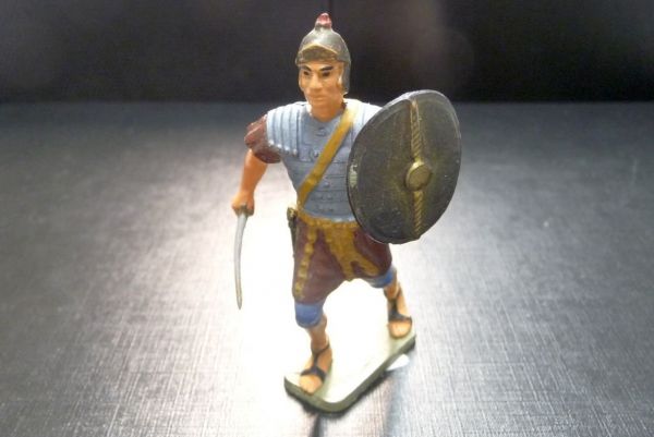 Starlux Roman standing with sword and shield