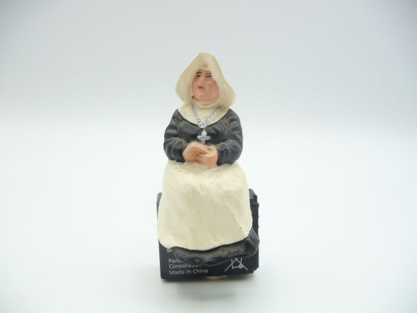 Modification 7 cm Nun sitting - great detail work, nice matching to 7 cm figures