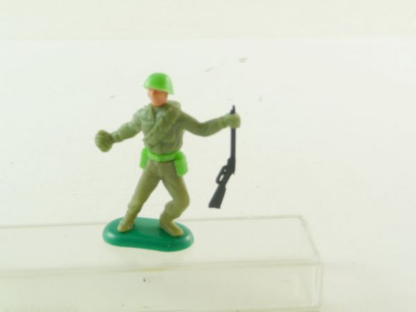 Crescent Soldier with hand grenade and rifle