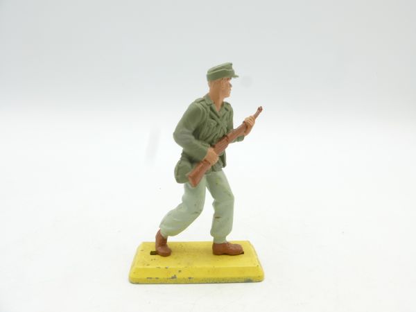 Britains Deetail Soldier Africa Corps with rifle in front of body