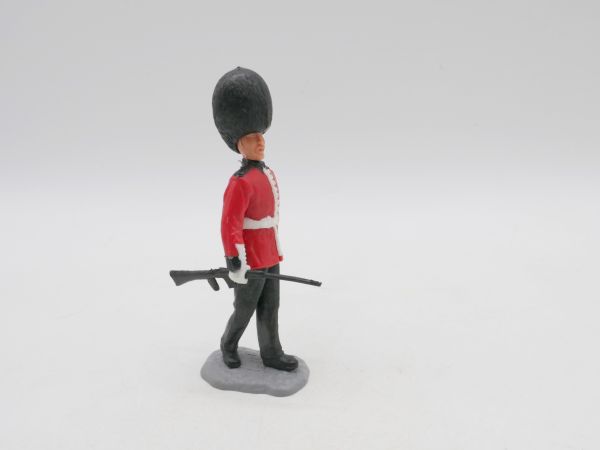 Timpo Toys Guardsman walking, rifle in right hand