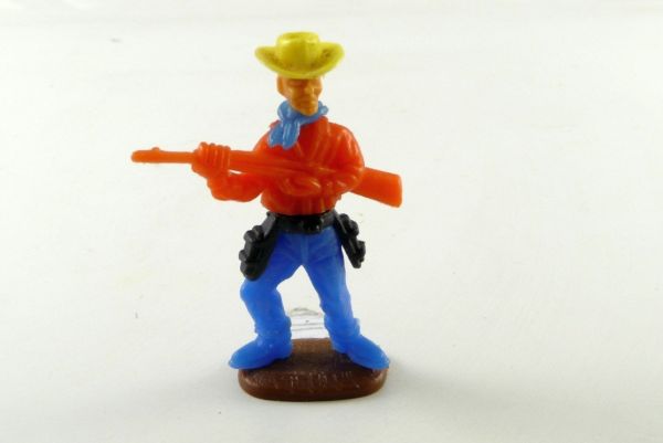 Heinerle Cowboy stehend, Gewehr vor den Körper haltend
