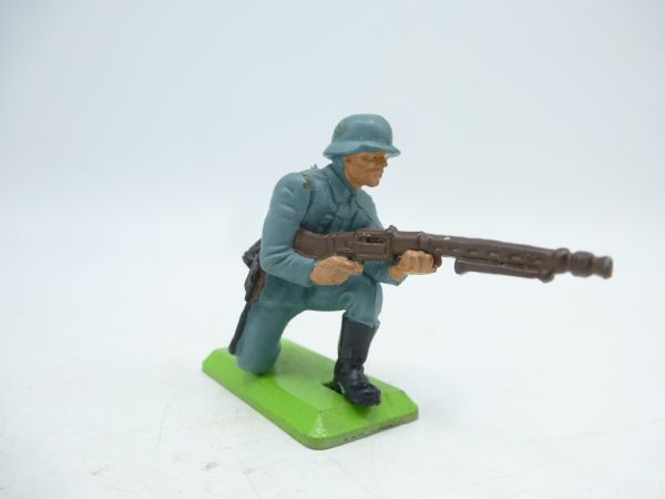 Britains Deetail German kneeling with rifle