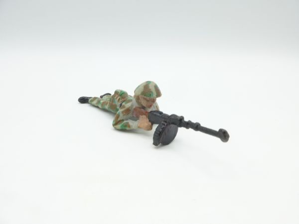 Soldier (camouflage) firing with machine gun
