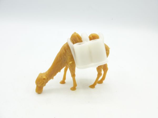 Heinerle Camel, light beige, grazing with white sacks as load