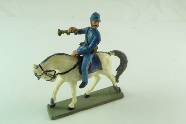 Starlux Union Army soldier mounted with trumpet