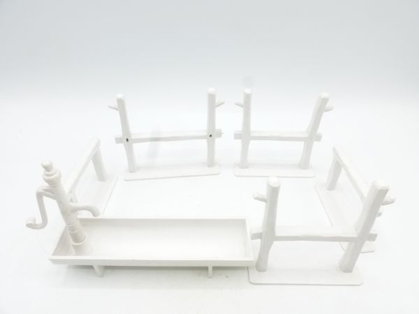 MARX Watering trough with 5 fence elements for 54 mm figures