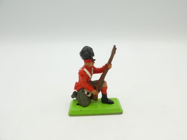 Britains Deetail Waterloo British soldier kneeling loading