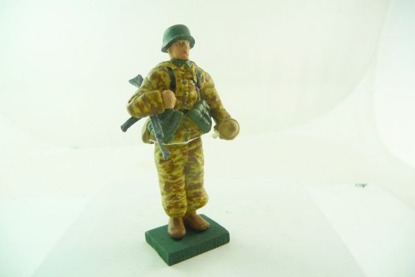 Mini Forma Deutscher Soldat mit Tarnbekleidung, schwer bewaffnet
