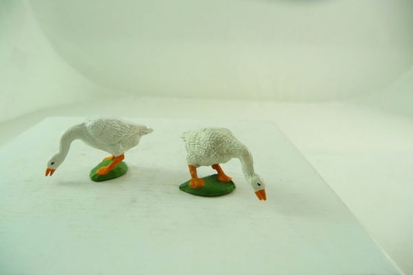 Preiser 2 geese picking, No. 3858
