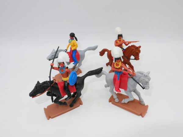Plasty Group of Indian riders (4 figures)