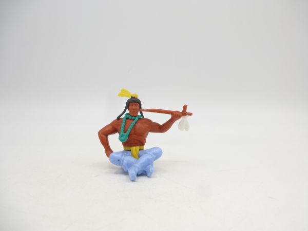 Timpo Toys Indianer 2. Version sitzend mit Friedenspfeife, hellblau Hose