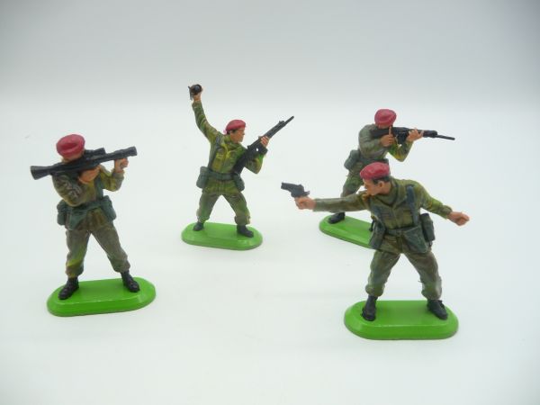 Britains Deetail 4 paratroopers as a set