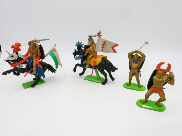 Britains Deetail Group of golden knights (2 riders, 2 feet) incl. flags