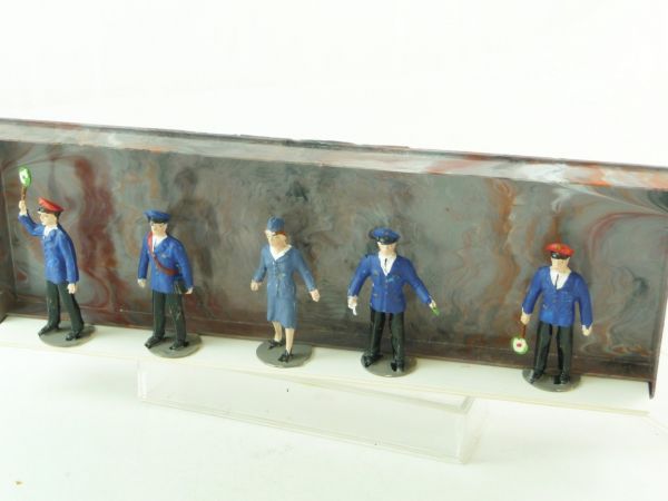Merten Box with railway staff (5 figures), suitable for H0