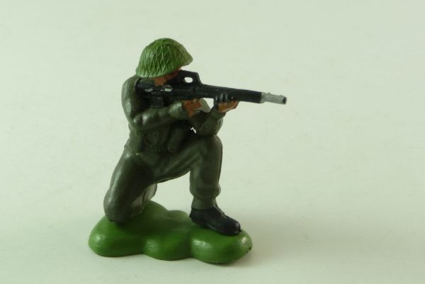 Britains Swoppets Soldier kneeling, firing (made in Hong Kong)