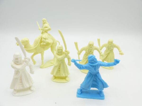 1:32 Group of Arabs (1 camel rider, 5 foot figures)