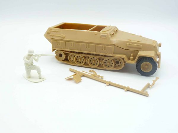 Classic Toy Soldier 1:32 Halbkette, beige - Lieferumfang s. Fotos, Figur nur zum Größenvergleich