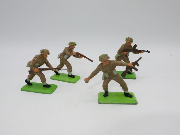 Britains Deetail Group of English soldiers (4 figures)