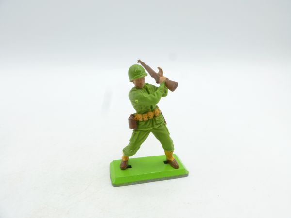 Britains Deetail American soldier standing, with rifle outstretched
