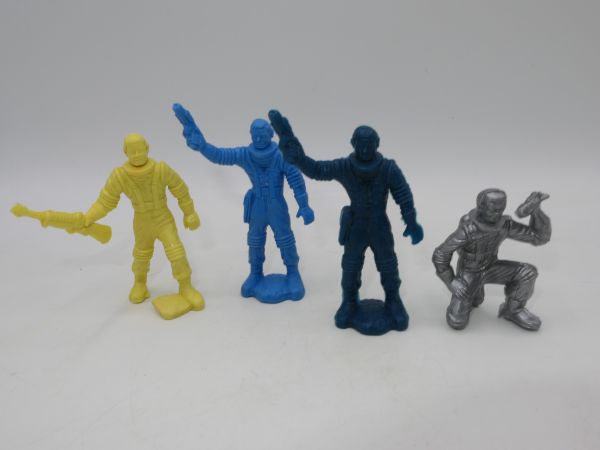 4 coloured astronauts (height approx. 7 cm)