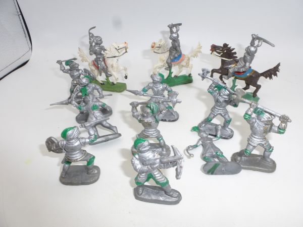 Mixed lot of DDR knights (10 feet, 3 riders)
