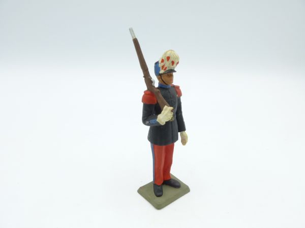 Starlux Saint-Cyr soldier standing, rifle shouldered