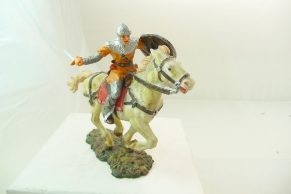 Elastolin 7 cm Norman on horseback, striking at side, No. 8856