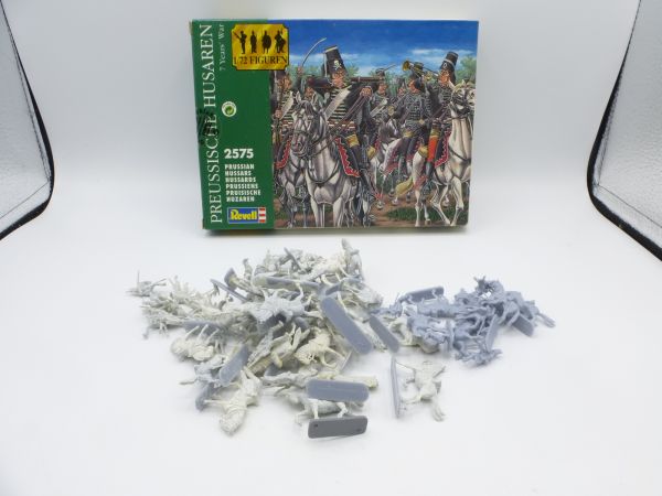 Revell 1:72 Prussian Hussars, No. 2575 - figures (64 parts), loose, partly primed