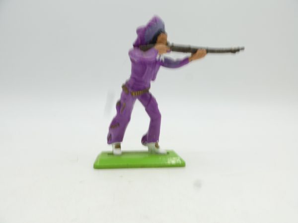 Britains Deetail Mexican standing shooting, purple