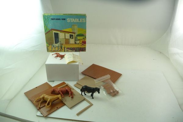 Timpo Toys Model Farm; Stables - Altbox, komplett, sehr guter Zustand