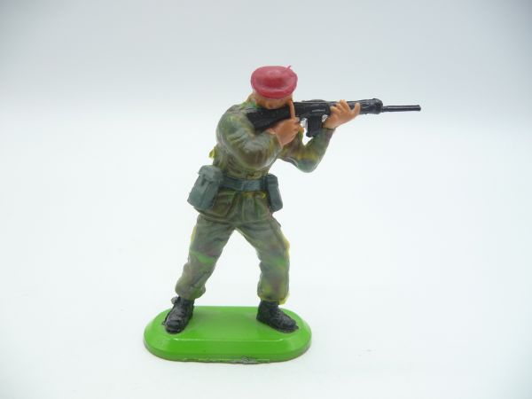 Britains Deetail Paratrooper standing, firing rifle