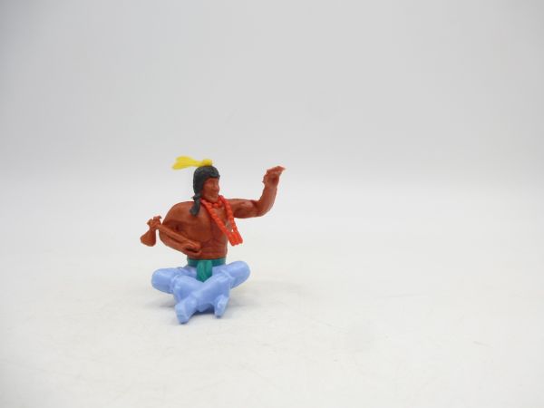 Timpo Toys Indianer 2. Version sitzend mit Tomahawk, grüßend