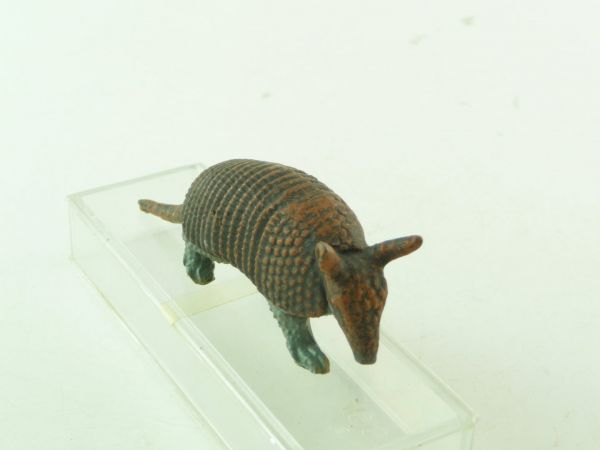 Lineol (compound) Armadillos - good condition, nice painting, see photos