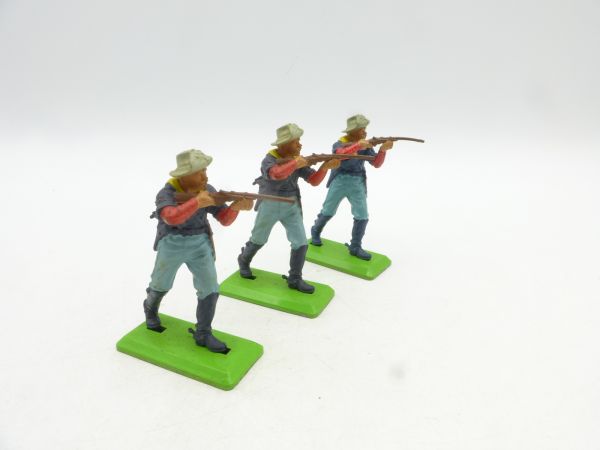 Britains Deetail 3 soldiers 7th cavalry standing shooting
